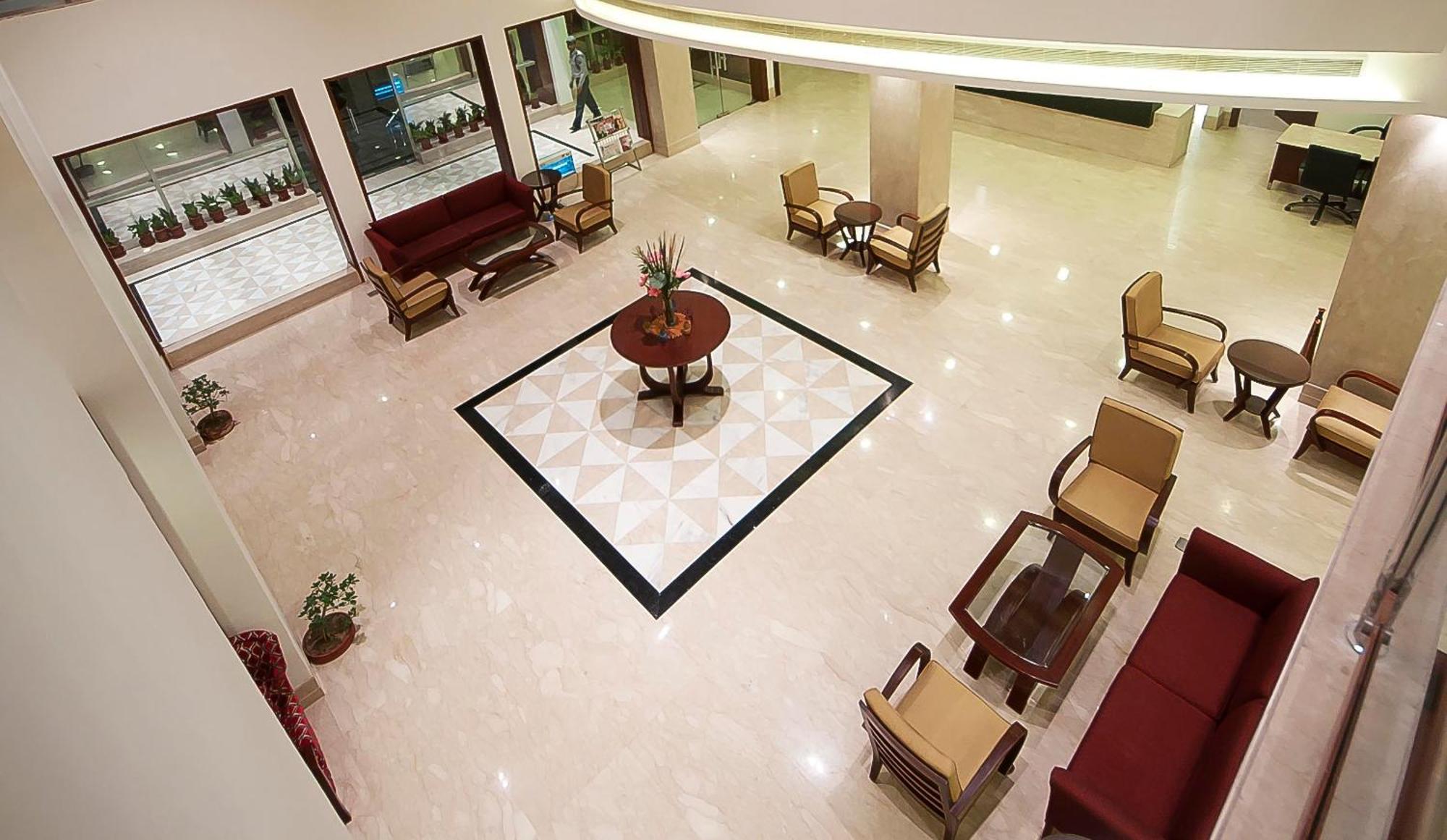 The Golden Plaza Hotel Panchkula Exteriör bild
