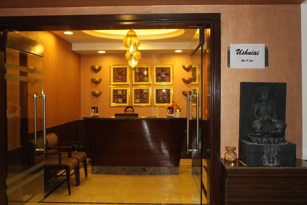 The Golden Plaza Hotel Panchkula Exteriör bild
