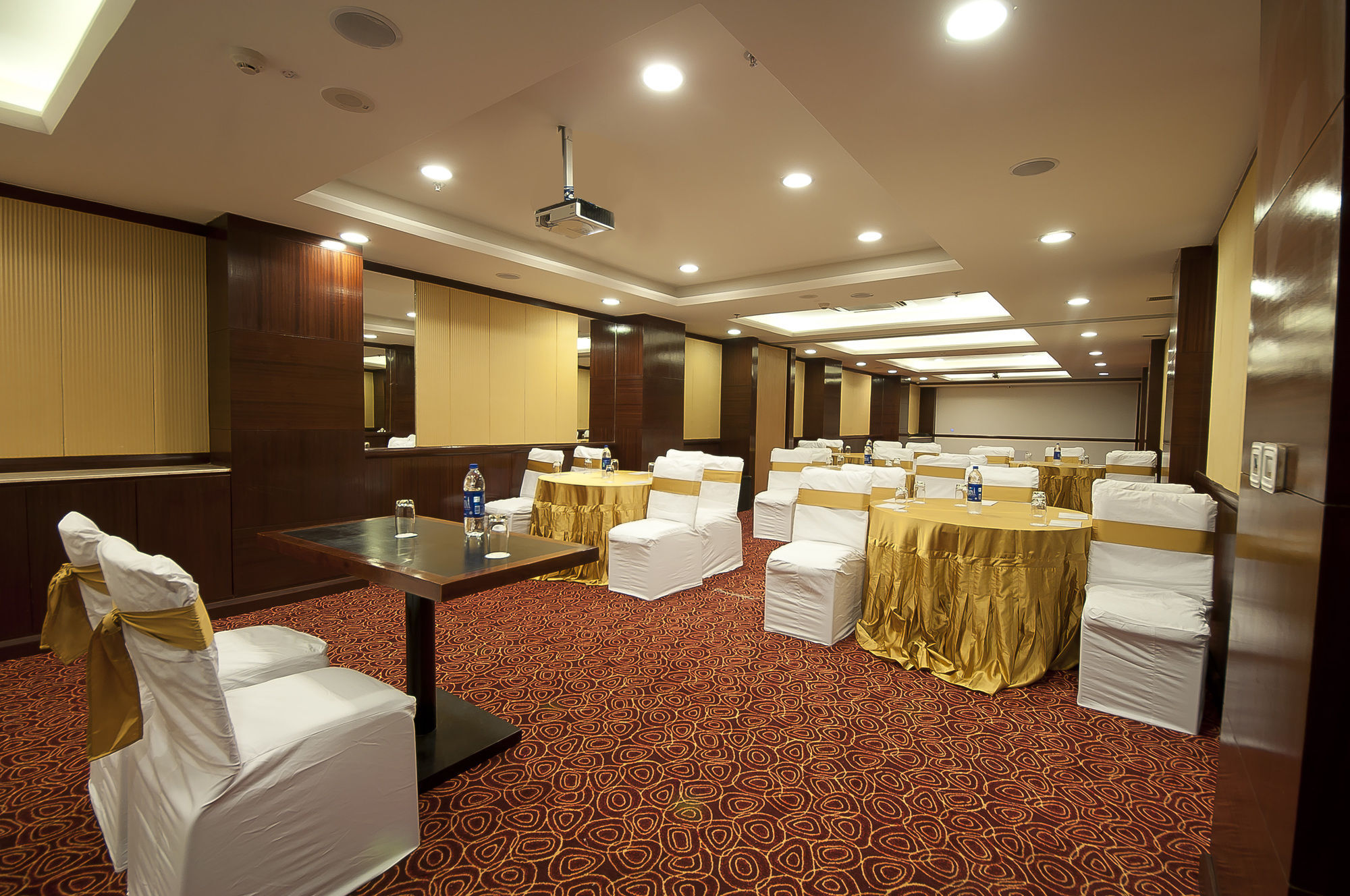The Golden Plaza Hotel Panchkula Exteriör bild