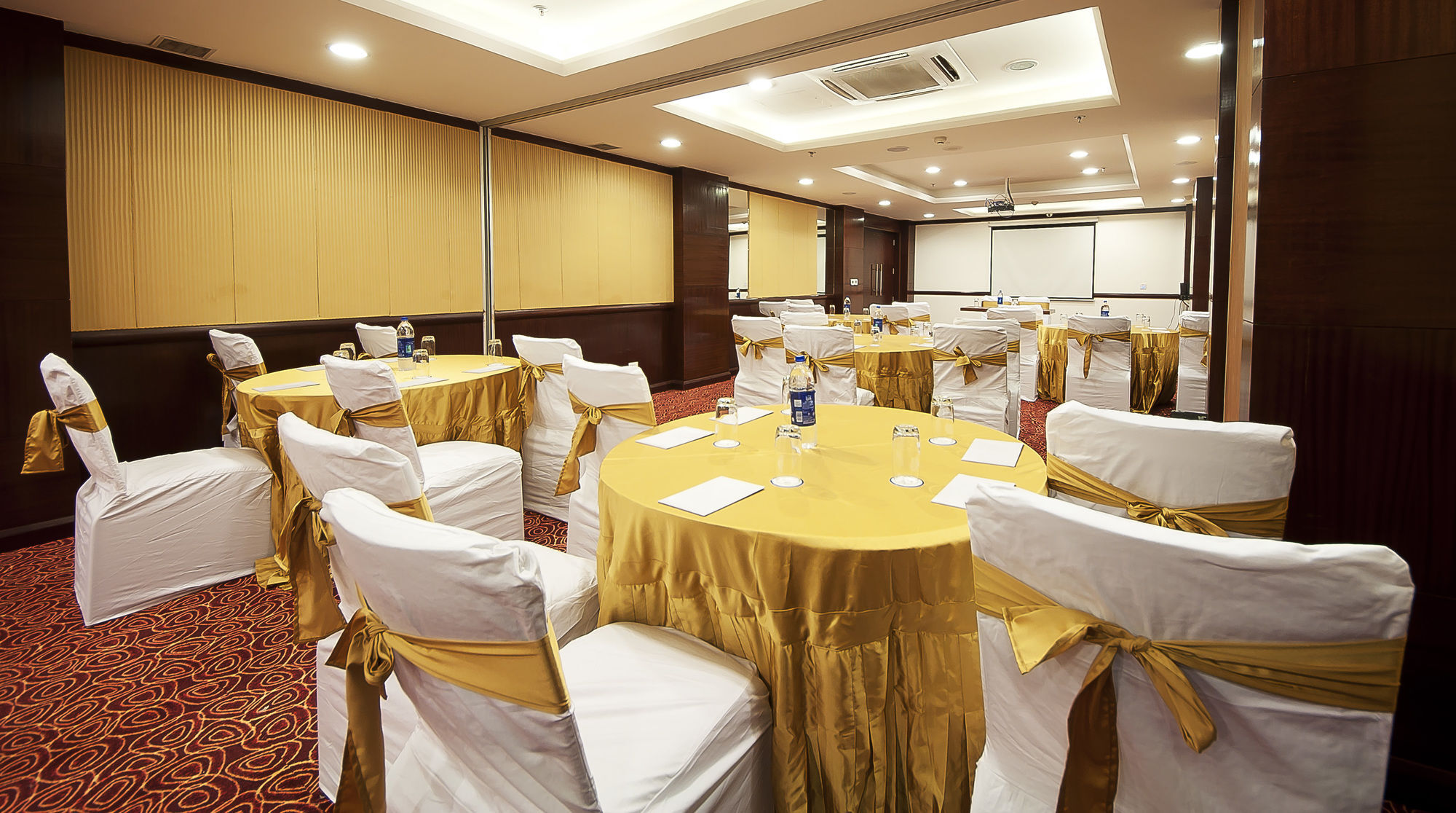The Golden Plaza Hotel Panchkula Exteriör bild